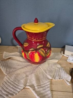 Nonni's Biscotti Big Red Pitcher Embossed Apples Ceramic Cookie Jar w/ lid 11"